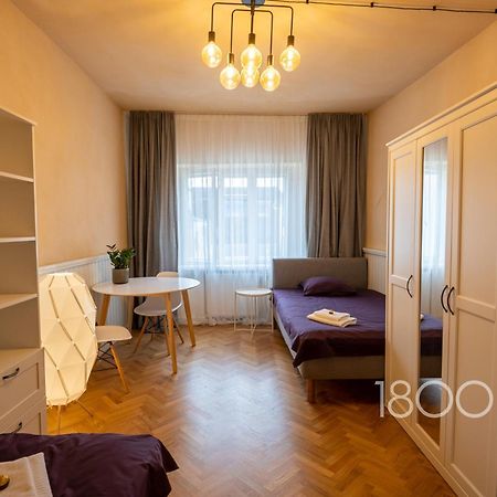1800 By Vince Stay - Private Rooms In Town Hall Square تارتو المظهر الخارجي الصورة