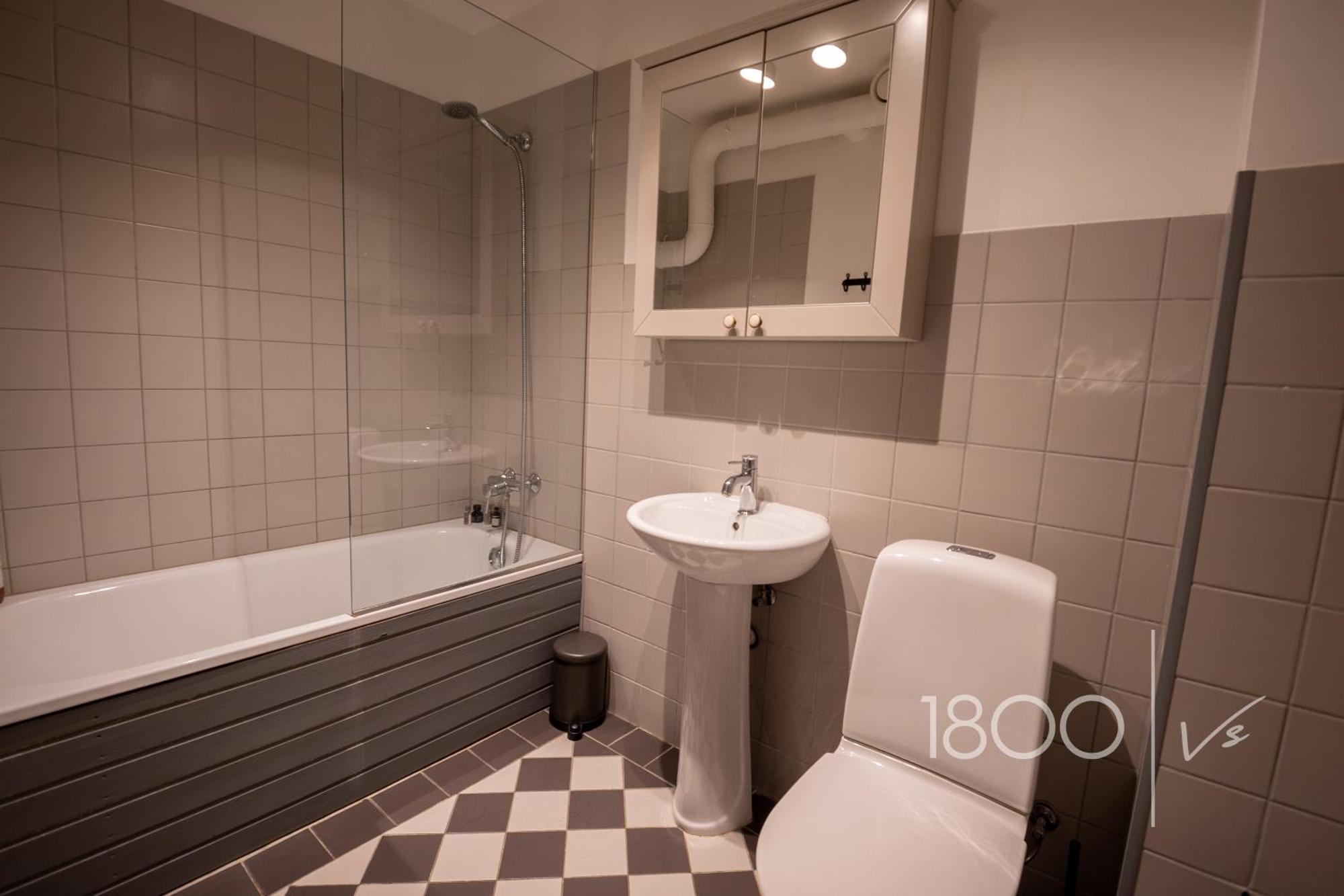 1800 By Vince Stay - Private Rooms In Town Hall Square تارتو المظهر الخارجي الصورة